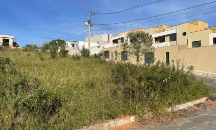 Lote / terreno de bairro para vender no bairro guarujá mansões em betim