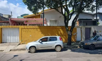 Casa em lote comercial para vender no bairro riacho das pedras em contagem