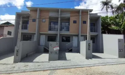 Casa à venda na Rua Guararapes, 697, Floresta, Joinville, 104 m2 por R$ 450.000