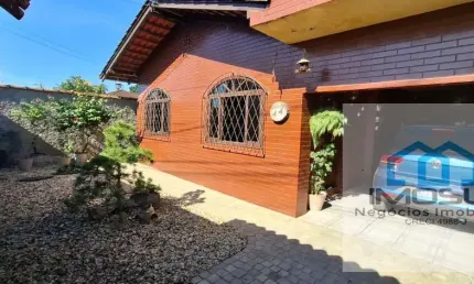 Casa com 3 quartos à venda na Rua Antônio E de Oliveira, 44, Itaum, Joinville, 110 m2 por R$ 350.000