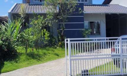 Casa com 5 quartos à venda na Rua Cidade de Hiroshima, 523, Santa Catarina, Joinville, 272 m2 por R$ 999.000