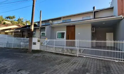 Casa com 3 quartos à venda na Servidão Morro Forte, 18, Nova Brasília, Joinville, 90 m2 por R$ 390.000