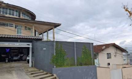 Casa com 3 quartos à venda na Rua João Dippe, 28, Iririú, Joinville, 448 m2 por R$ 590.000