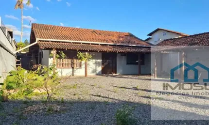 Casa com 3 quartos à venda na Rua Floresta, 348, Floresta, Joinville, 110 m2 por R$ 450.000