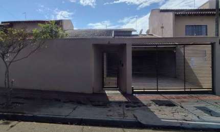 Casa a venda no Califórnia. Térrea. 3 Quartos (1 Suíte) + Edicula,