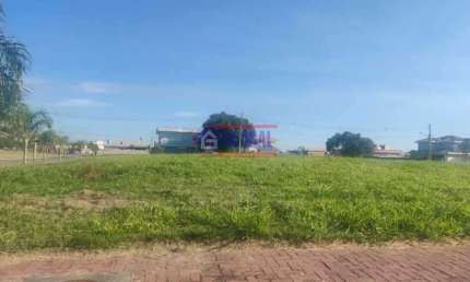 Terreno em condomínio fechado à venda na Rodovia Ernani do Amaral Peixoto, Flamengo, Maricá, 608 m2 por R$ 360.000