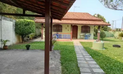 Casa em condomínio fechado com 3 quartos à venda na Rua Abreu Sodré, Mumbuca, Maricá, 173 m2 por R$ 500.000