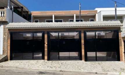 Belíssimo Sobrado Ótimo acabamento com 3 dormitórios, 2 vagas de garagem