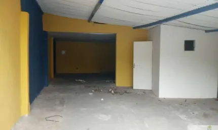 Terreno com 1 casa e 2 pontos comerciais na Pedreira