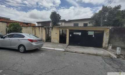 Capão Redondo 4 casas no terreno a 200 metros próxima Estação renda de 3.600,00