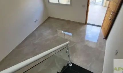 Sobrado novo com 80m²  2 dormitórios e 2 vagas de garagem