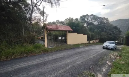 Itapecerica da Serra Linda Casa terrea dentro de uma chacara com piscina