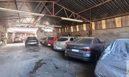 Galpão E CASA  com Pátio para Estacionamento na Região da Pedreira.