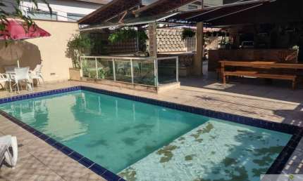 Casa com piscina próximo Metrô Capão Redondo. ACEITA PERMUTA APTO NO BRNK