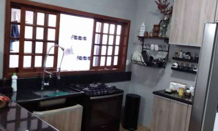 Sobrado 5 dormitórios  Jd Pararangaba  São José dos Campos SP.