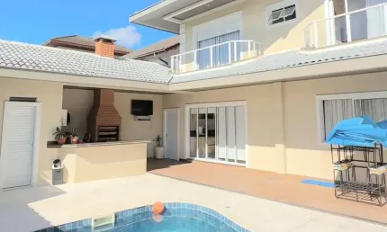 Sobrado 450m² área construída  4 suítes JD da Colinas