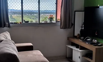 Apartamento andar alto sol da manhã vista panorâmica.