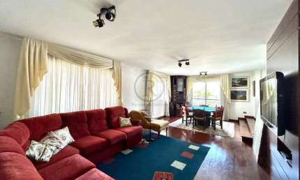 Apartamento no Batel. 4 dormitórios 2 suítes, ampla sacada com linda vista, 2 vagas e portaria 24H São 181m² de área priv no melhor bairro de Curitiba