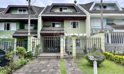 Sobrado triplex 4 dormitórios, sendo 2 suites, na R. Prof. Gelvira Correia Pacheco, rua tranquila e sem saída, entre Jd. Social e Bacacheri.