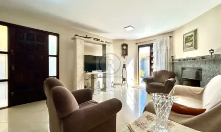 Sobrado 3 dormitórios, sendo um suíte, com edícula e quintal no pilarzinho