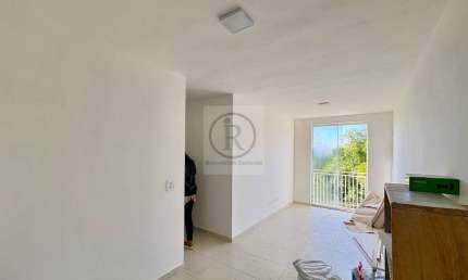 Apartamento Residencial Abranches, Almirante Tamandaré. 3 dormitórios com suíte, vaga livre, só um lance de escada. Linda Vista.