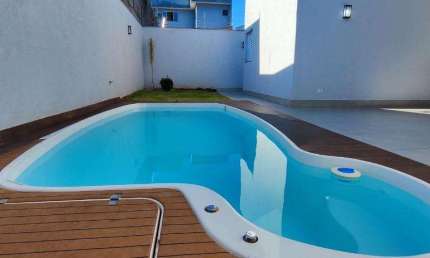 Casa à venda em Maringá, Jardim Três Lagoas, com 3 quartos, com 204 m²