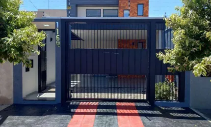 Sobrado à venda em Maringá, Jardim Alvorada, com 5 quartos, com 201 m²