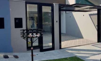Casa para Venda em Maringá, Parque Palmeiras, 3 dormitórios, 1 suíte, 2 banheiros, 2 vagas