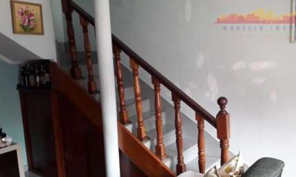Venda I casa sobrado, 5 dormitórios, 1 suíte, 3banheiros, 4 vagas e piscina.