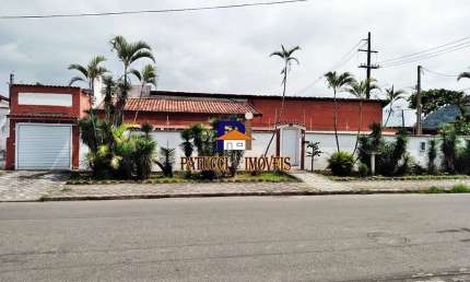 Casa Excelente c/ 4 Dormitórios e Piscina (Aceita Permuta e Automóvel).