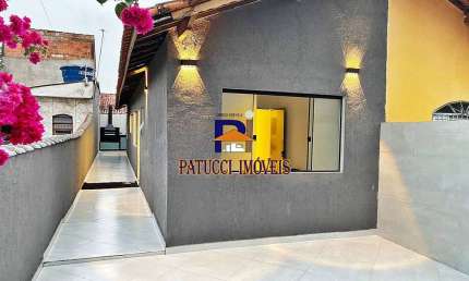 Linda Casa Recém Reformada Mobiliada em Ótima Localização