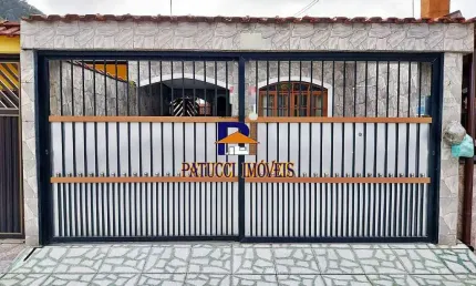 Casa com 02 dormitórios em ótima localização, próximo a comércios
