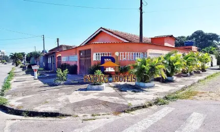 Casa Ampla com 04 Dormitórios, Ótima Localização! Próximo ao Mar.