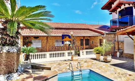 Lindo Sobrado com Piscina! Sobrado estilo Colonial.