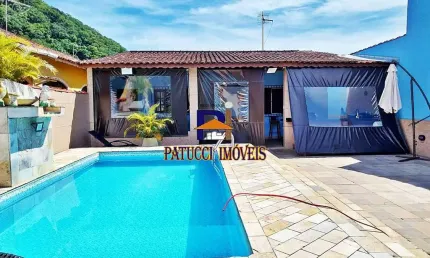 Casa com Piscina! Totalmente Mobiliada em Ótima Localização!