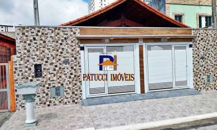 Sua Casa de Praia dos Sonhos! Com Piscina e a Passos do Mar em Mongaguá.