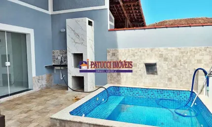 Casa Totalmente Revitalizada com 03 Dormitórios e Piscina - Próximo ao Mar!