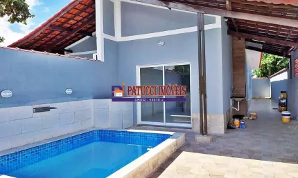 Casa com 03 dormitórios e piscina! totalmente revitalizada - perto do mar!