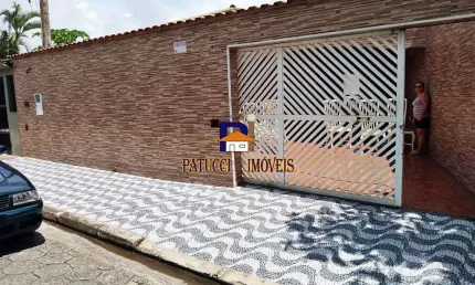 Linda Casa Próximo Mar com 02 Dormitórios Vila Atlantica