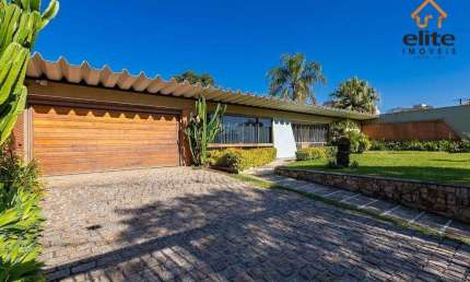 Linda casa no bairro Água verde para locacação/venda residencial ou comercial.