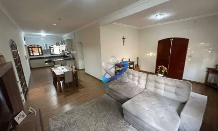 Sobrado com 4 dormitórios à venda, 280 m² por R$ 1.100.000,00 - Eugênio de Melo - São José dos Campos/SP
