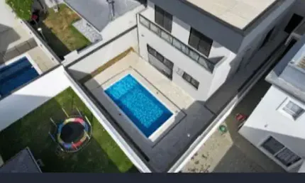 Lindo sobrado moderno, com 4 quartos, piscina e churrasqueira, no floradas da serra - urbanova