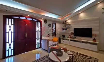Casa a Venda em Jundiaí SP bairro Jd Pacaembu 280m² 3 dorms (1 suíte) Salas amplas. Cozinha planejada. Área Gourmet. 4 vgs!