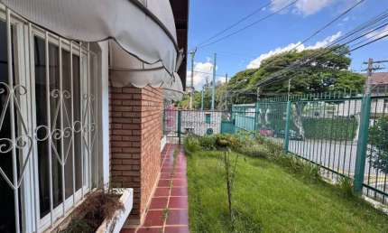 CASA TÉRREA COM 03 QUARTOS À VENDA NO PARQUE DO COLÉGIO - JUNDIAÍ/SP