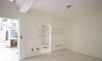 Casa a VENDA em Jundiaí SP Vila Mafalda 156m² 2 dorms. 2 salas. 2 cozinhas. 2 banheiros. Terraço amplo. 1 vaga. Bem localizado!