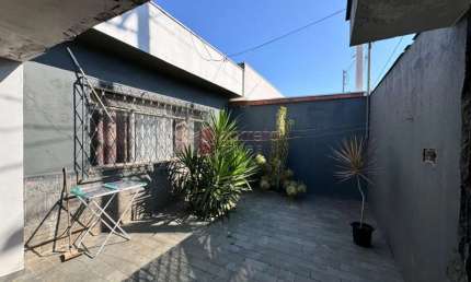 CASA TÉRREA COM 03 DORMITÓRIOS À VENDA NO BAIRRO VILA VIANELO - JUNDIAÍ/SP
