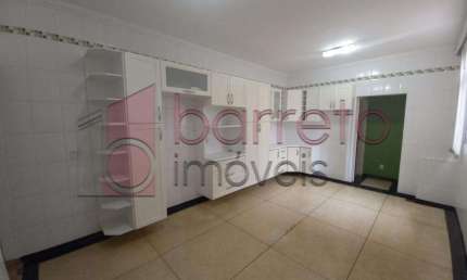 Casa térrea para LOCAÇÃO em Jundiaí SP bairo Ponte São João 3 dorms (1 suíte) Salas amplas. Cozinha planejada. Quintal c/ Churrasqueira..