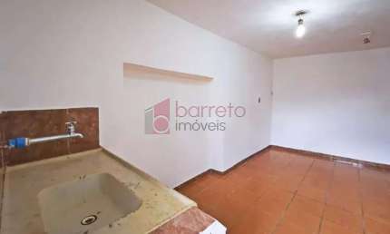 Casa para LOCAÇÃO ou VENDA em Jundiaí SP bairro Vila Arens II 30m² 1 dorm. Sala e cozinha integradas. 1 banheiro. 1 vaga!