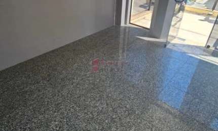 SALA COMERCIAL TÉRREA PARA LOCAÇÃO OU VENDA NO EDIFÍCIO LIBERAL CENTURY EM JUNDIAÍ/SP