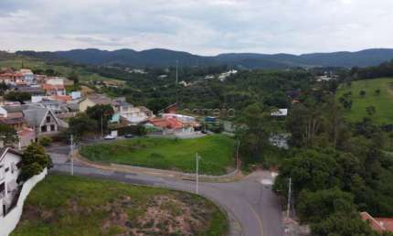 Terreno Jardim Paulista com 3 frentes e ótima topografia